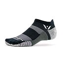 【中古】【輸入品・未使用】Swiftwick- FLITE XT ZERO ノンスリップランニングソックス ゴルフソックス 究極の安定性 US サイズ: Small カラー: ブラック