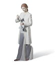 【中古】【輸入品・未使用】LLADRO in The Laboratory Woman Figurine. Porcelain Scientific Woman Figure.