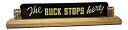 【中古】【輸入品・未使用】Patriotics The Buck Stops Here 象徴的なハリー・トルーマン大統領 エグゼクティブデスク飾り板 サイン