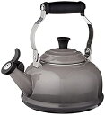 【中古】【輸入品・未使用】Le Creuset of America Le Creuset エナメルスチール ホイッスリング 1-4/5クォート ティーケトル 1.7 qt. 607362-Q3101-7F