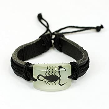 【中古】【輸入品・未使用】Black Scorpion Bracelet%カンマ% Glow in the Dark%カンマ% Leather おもちゃ [並行輸入品]