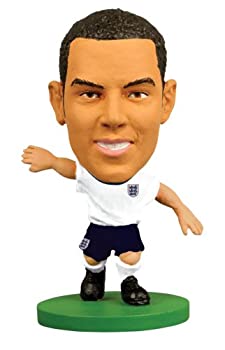 【中古】【輸入品・未使用】SoccerStarz England International Figurine Blister Pack Featuring Theo Walcott in England's Home Kit (輸入版)