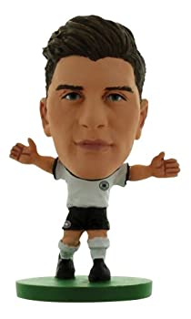 【中古】【輸入品・未使用】SoccerStarz Germany International Figurine Blister Pack Featuring Mario Gomez Home Kit (輸入版)【メーカー名】SoccerStarz【メーカー型番】400378【ブランド名】サッカースターズ/SOCCERSTARZ【商品説明】SoccerStarz Germany International Figurine Blister Pack Featuring Mario Gomez Home Kit (輸入版)当店では初期不良に限り、商品到着から7日間は返品を 受付けております。こちらは海外販売用に買取り致しました未使用品です。買取り致しました為、中古扱いとしております。他モールとの併売品の為、完売の際はご連絡致しますのでご了承下さい。速やかにご返金させて頂きます。ご注文からお届けまで1、ご注文⇒ご注文は24時間受け付けております。2、注文確認⇒ご注文後、当店から注文確認メールを送信します。3、配送⇒当店海外倉庫から取り寄せの場合は10〜30日程度でのお届けとなります。国内到着後、発送の際に通知にてご連絡致します。国内倉庫からの場合は3〜7日でのお届けとなります。　※離島、北海道、九州、沖縄は遅れる場合がございます。予めご了承下さい。お電話でのお問合せは少人数で運営の為受け付けておりませんので、メールにてお問合せお願い致します。営業時間　月〜金　10:00〜17:00お客様都合によるご注文後のキャンセル・返品はお受けしておりませんのでご了承下さい。