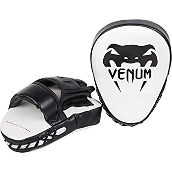 【中古】【輸入品・未使用】VENUM［ヴェヌム］ ライト フォーカスミット Light （ペア） /Mitts【メーカー名】VENUM【メーカー型番】1119【ブランド名】VENUM【商品説明】VENUM［ヴェヌム］ ライト フォーカスミット Light （ペア） /Mitts当店では初期不良に限り、商品到着から7日間は返品を 受付けております。こちらは海外販売用に買取り致しました未使用品です。買取り致しました為、中古扱いとしております。他モールとの併売品の為、完売の際はご連絡致しますのでご了承下さい。速やかにご返金させて頂きます。ご注文からお届けまで1、ご注文⇒ご注文は24時間受け付けております。2、注文確認⇒ご注文後、当店から注文確認メールを送信します。3、配送⇒当店海外倉庫から取り寄せの場合は10〜30日程度でのお届けとなります。国内到着後、発送の際に通知にてご連絡致します。国内倉庫からの場合は3〜7日でのお届けとなります。　※離島、北海道、九州、沖縄は遅れる場合がございます。予めご了承下さい。お電話でのお問合せは少人数で運営の為受け付けておりませんので、メールにてお問合せお願い致します。営業時間　月〜金　10:00〜17:00お客様都合によるご注文後のキャンセル・返品はお受けしておりませんのでご了承下さい。