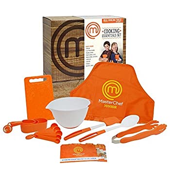 【中古】【輸入品・未使用】MasterChef Junior Cooking Essentials Set - Includes Real Cookware for Kids%カンマ% Recipes and an Apron [並行輸入品]