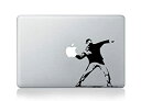 yÁzyAiEgpz- Molotov Guy Throwing Apple - oNV[ Macbook13Ή XebJ[ B42 [sAi]