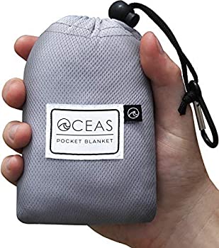 【中古】【輸入品 未使用】Oceas Outdoor Beach Pocket Blanket - Waterproof Travel Mat Great for Camping Hiking Festival Beach and Outdoors Use - Accessories Inclu