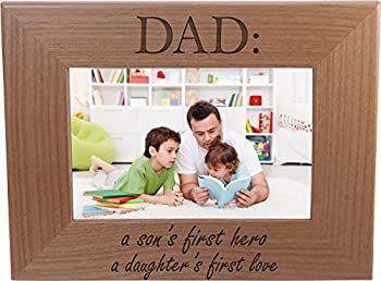 【中古】【輸入品・未使用】Dad: son's first hero%カンマ% daughter's first love - 4x6 Inch Wood Picture Frame - Great Gift for Father's Day Birthday or Christmas Gift