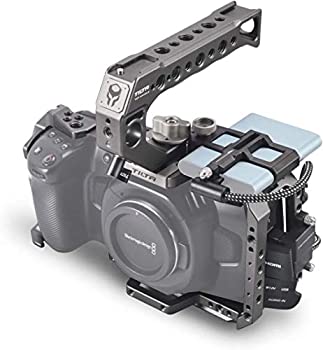 【中古】【輸入品・未使用】TILTA Camera Cage for BMPCC 4K ? Basic Kit (Tilta Grey)【メーカー名】TILTA【メーカー型番】TA-T01-B-G【ブランド名】TILTA【商品説明】TILTA Camera Cage for BMPCC 4K ? Basic Kit (Tilta Grey)当店では初期不良に限り、商品到着から7日間は返品を 受付けております。こちらは海外販売用に買取り致しました未使用品です。買取り致しました為、中古扱いとしております。他モールとの併売品の為、完売の際はご連絡致しますのでご了承下さい。速やかにご返金させて頂きます。ご注文からお届けまで1、ご注文⇒ご注文は24時間受け付けております。2、注文確認⇒ご注文後、当店から注文確認メールを送信します。3、配送⇒当店海外倉庫から取り寄せの場合は10〜30日程度でのお届けとなります。国内到着後、発送の際に通知にてご連絡致します。国内倉庫からの場合は3〜7日でのお届けとなります。　※離島、北海道、九州、沖縄は遅れる場合がございます。予めご了承下さい。お電話でのお問合せは少人数で運営の為受け付けておりませんので、メールにてお問合せお願い致します。営業時間　月〜金　10:00〜17:00お客様都合によるご注文後のキャンセル・返品はお受けしておりませんのでご了承下さい。