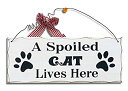 【中古】【輸入品・未使用】rainbow handcrafts Vintage Wood Dog Sign ''A Spoiled Cat Lives Here...