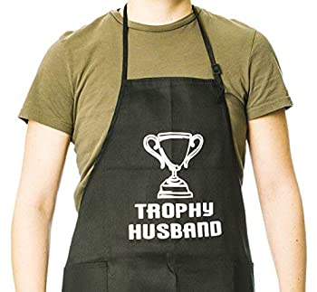 【中古】【輸入品 未使用】Funny Guy Mugs Trophy Husband Adjustable Apron with Pockets - Funny Apron - Perfect For Kitchen BBQ Grilling Barbecue Cooking 並行輸入