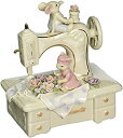 【中古】【輸入品・未使用】Cosmos 58022 Fine Porcelain Mice and Sewing Machine Musical Figurine, 6-Inch [並行輸入品]