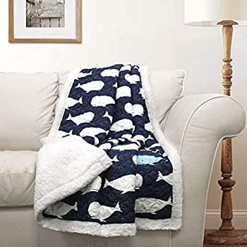 【中古】【輸入品・未使用】Lush Decor, Navy Whale Throw | Ocean Animal Print Fuzzy Reversible Sherpa Blanket-60” x 50, 60 inch x 50 inch (商品カテゴリー : ブラン