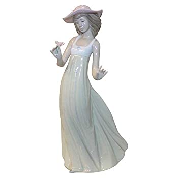 Lladro Nao Collectible Porcelain Figurine: Gentle Breeze - 10 inch Tall - Girl/Young Lady 商品カテゴリー: インテリア オブジェ [並行輸入