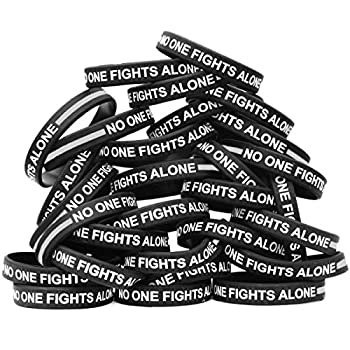 楽天スカイマーケットプラス【中古】【輸入品・未使用】SayitBands 100の細いグレーライン No One Fights Alone ブレスレット