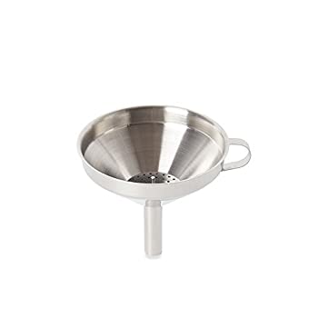 【中古】【輸入品・未使用】Fox Run 5936 Funnel with Removable Strainer, Stainless Steel【メーカー名】Fox Run【メーカー型番】5936【ブランド名】Fox Run【商品説明】Fox Run 5936 Funnel with Removable Strainer, Stainless Steel当店では初期不良に限り、商品到着から7日間は返品を 受付けております。こちらは海外販売用に買取り致しました未使用品です。買取り致しました為、中古扱いとしております。他モールとの併売品の為、完売の際はご連絡致しますのでご了承下さい。速やかにご返金させて頂きます。ご注文からお届けまで1、ご注文⇒ご注文は24時間受け付けております。2、注文確認⇒ご注文後、当店から注文確認メールを送信します。3、配送⇒当店海外倉庫から取り寄せの場合は10〜30日程度でのお届けとなります。国内到着後、発送の際に通知にてご連絡致します。国内倉庫からの場合は3〜7日でのお届けとなります。　※離島、北海道、九州、沖縄は遅れる場合がございます。予めご了承下さい。お電話でのお問合せは少人数で運営の為受け付けておりませんので、メールにてお問合せお願い致します。営業時間　月〜金　10:00〜17:00お客様都合によるご注文後のキャンセル・返品はお受けしておりませんのでご了承下さい。