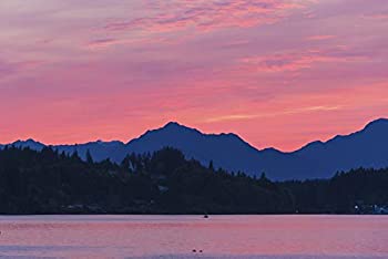 【中古】【輸入品・未使用】Posterazzi PDDUS48TDR1720 USA、ワシントン州、Puget Soundオリンピック山脈とキタップ半島に囲まれたドラマチックな夕暮れ 写真プリント、18 x