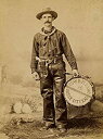 【中古】【輸入品・未使用】ダッジ・シティ・カンザスカウボーイバンドドラマーCa 1885は、アメリカのダッジ・シティ・カンザスブースターがカウボーイの首都としてそのイメ