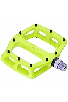 【中古】【輸入品・未使用】ディーエムアール(DMR) V12 PEDAL 9/16 LEM LIME【メーカー名】ディーエムアール(DMR)【メーカー型番】DMR-VV12-LL【ブランド名】ディーエムアール(DMR)【商品説明】ディーエムアール(DMR) V12 PEDAL 9/16 LEM LIME当店では初期不良に限り、商品到着から7日間は返品を 受付けております。こちらは海外販売用に買取り致しました未使用品です。買取り致しました為、中古扱いとしております。他モールとの併売品の為、完売の際はご連絡致しますのでご了承下さい。速やかにご返金させて頂きます。ご注文からお届けまで1、ご注文⇒ご注文は24時間受け付けております。2、注文確認⇒ご注文後、当店から注文確認メールを送信します。3、配送⇒当店海外倉庫から取り寄せの場合は10〜30日程度でのお届けとなります。国内到着後、発送の際に通知にてご連絡致します。国内倉庫からの場合は3〜7日でのお届けとなります。　※離島、北海道、九州、沖縄は遅れる場合がございます。予めご了承下さい。お電話でのお問合せは少人数で運営の為受け付けておりませんので、メールにてお問合せお願い致します。営業時間　月〜金　10:00〜17:00お客様都合によるご注文後のキャンセル・返品はお受けしておりませんのでご了承下さい。