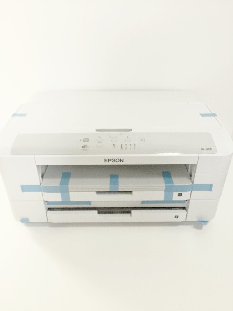 【メーカー名】エプソン【メーカー型番】【ブランド名】エプソン【商品説明】EPSON A3インクジェットプリンター PX-1200 A3ノビ対応 ネットワーク標準搭載 2段フロントカセット(最大500枚)・画像はイメージ写真ですので付属品など画像の通りではないこともございます。　付属品については商品タイトルに記載がない場合がありますので、　ご不明な場合はメッセージにてお問い合わせください。・当店ではレコード盤には商品タイトルに［レコード］と表記しております。　表記がない物はすべてCDですのでご注意ください。・当店では初期不良に限り、商品到着から7日間は返品を 受付けております。　お問い合わせ・メールにて不具合詳細をご連絡ください。・他モールとの併売品の為、完売の際はキャンセルご連絡させて頂きます。・中古品の商品タイトルに「限定」「初回」「保証」「DLコード」などの表記がありましても、　特典・付属品・帯・保証等は付いておりません。・電子辞書、コンパクトオーディオプレーヤー等のイヤホンは写真にありましても　衛生上、基本お付けしておりません。※未使用品は除く・品名に【import】【輸入】【北米】【海外】等の国内商品でないと把握できる表記商品について　国内のDVDプレイヤー、ゲーム機で稼働しない場合がございます。予めご了承の上、購入ください。・掲載と付属品が異なる場合は確認のご連絡をさせて頂きます。ご注文からお届けまで1、ご注文⇒ご注文は24時間受け付けております。2、注文確認⇒ご注文後、当店から注文確認メールを送信します。3、お届けまで3〜10営業日程度とお考えください。4、入金確認⇒前払い決済をご選択の場合、ご入金確認後、配送手配を致します。5、出荷⇒配送準備が整い次第、出荷致します。配送業者、追跡番号等の詳細をメール送信致します。6、到着⇒出荷後、1〜3日後に商品が到着します。　※離島、北海道、九州、沖縄は遅れる場合がございます。予めご了承下さい。・お電話でのお問合せは少人数で運営の為受け付けておりませんので、お問い合わせ・メールにてお願い致します。★お客様都合によるご注文後のキャンセル・返品は　お受けしておりませんのでご了承ください。