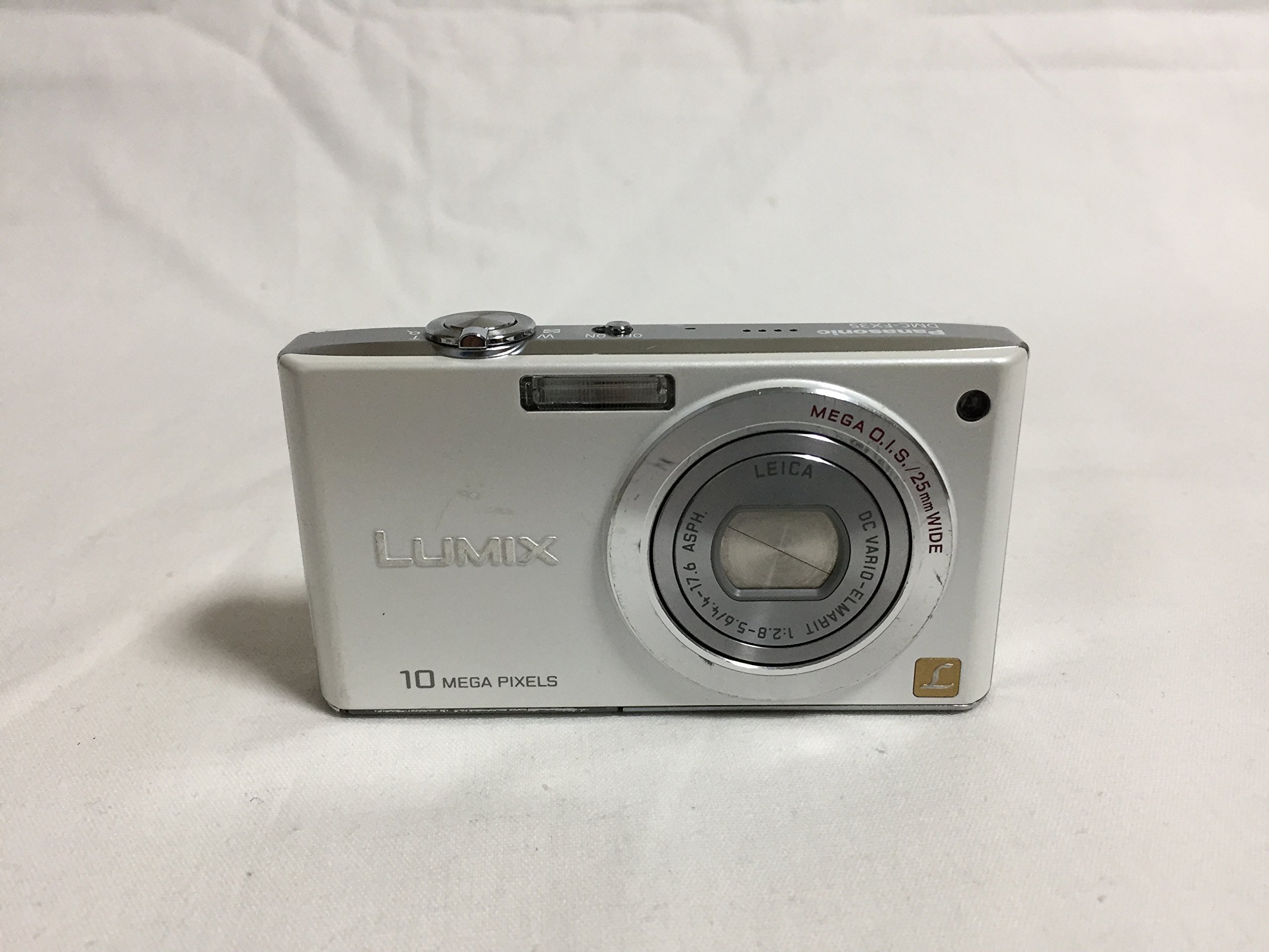 【メーカー名】パナソニック(Panasonic)【メーカー型番】【ブランド名】パナソニック(Panasonic)【商品説明】パナソニック デジタルカメラ LUMIX (ルミックス) FX35 プレシャスシルバー DMC-FX35-S・画像はイメージ写真ですので付属品など画像の通りではないこともございます。　付属品については商品タイトルに記載がない場合がありますので、　ご不明な場合はメッセージにてお問い合わせください。・当店ではレコード盤には商品タイトルに［レコード］と表記しております。　表記がない物はすべてCDですのでご注意ください。・当店では初期不良に限り、商品到着から7日間は返品を 受付けております。　お問い合わせ・メールにて不具合詳細をご連絡ください。・他モールとの併売品の為、完売の際はキャンセルご連絡させて頂きます。・中古品の商品タイトルに「限定」「初回」「保証」「DLコード」などの表記がありましても、　特典・付属品・帯・保証等は付いておりません。・電子辞書、コンパクトオーディオプレーヤー等のイヤホンは写真にありましても　衛生上、基本お付けしておりません。※未使用品は除く・品名に【import】【輸入】【北米】【海外】等の国内商品でないと把握できる表記商品について　国内のDVDプレイヤー、ゲーム機で稼働しない場合がございます。予めご了承の上、購入ください。・掲載と付属品が異なる場合は確認のご連絡をさせて頂きます。ご注文からお届けまで1、ご注文⇒ご注文は24時間受け付けております。2、注文確認⇒ご注文後、当店から注文確認メールを送信します。3、お届けまで3〜10営業日程度とお考えください。4、入金確認⇒前払い決済をご選択の場合、ご入金確認後、配送手配を致します。5、出荷⇒配送準備が整い次第、出荷致します。配送業者、追跡番号等の詳細をメール送信致します。6、到着⇒出荷後、1〜3日後に商品が到着します。　※離島、北海道、九州、沖縄は遅れる場合がございます。予めご了承下さい。・お電話でのお問合せは少人数で運営の為受け付けておりませんので、お問い合わせ・メールにてお願い致します。★お客様都合によるご注文後のキャンセル・返品は　お受けしておりませんのでご了承ください。