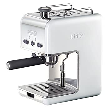 【中古】DeLonghi（デロンギ）「kMix エスプレッソ・カプチーノメーカー」 ES020JWH【メーカー名】DeLonghi【メーカー型番】ES020JWH【ブランド名】DeLonghi(デロンギ)【商品説明】DeLonghi（デロンギ）「kMix エスプレッソ・カプチーノメーカー」 ES020JWH当店では初期不良に限り、商品到着から7日間は返品を 受付けております。他モールとの併売品の為、完売の際はご連絡致しますのでご了承ください。中古品の商品タイトルに「限定」「初回」「保証」「DLコード」などの表記がありましても、特典・付属品・保証等は付いておりません。品名に【import】【輸入】【北米】【海外】等の国内商品でないと把握できる表記商品について国内のDVDプレイヤー、ゲーム機で稼働しない場合がございます。予めご了承の上、購入ください。掲載と付属品が異なる場合は確認のご連絡をさせていただきます。ご注文からお届けまで1、ご注文⇒ご注文は24時間受け付けております。2、注文確認⇒ご注文後、当店から注文確認メールを送信します。3、お届けまで3〜10営業日程度とお考えください。4、入金確認⇒前払い決済をご選択の場合、ご入金確認後、配送手配を致します。5、出荷⇒配送準備が整い次第、出荷致します。配送業者、追跡番号等の詳細をメール送信致します。6、到着⇒出荷後、1〜3日後に商品が到着します。　※離島、北海道、九州、沖縄は遅れる場合がございます。予めご了承下さい。お電話でのお問合せは少人数で運営の為受け付けておりませんので、メールにてお問合せお願い致します。営業時間　月〜金　11:00〜17:00お客様都合によるご注文後のキャンセル・返品はお受けしておりませんのでご了承ください。