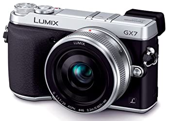 【中古】パナソニック ミラーレス一眼カメラ ルミックス GX7 レンズキット 単焦点レンズ付属 シルバー DMC-GX7C-S【メーカー名】パナソニック(Panasonic)【メーカー型番】DMC-GX7C-S【ブランド名】パナソニック(Panasonic)【商品説明】パナソニック ミラーレス一眼カメラ ルミックス GX7 レンズキット 単焦点レンズ付属 シルバー DMC-GX7C-S当店では初期不良に限り、商品到着から7日間は返品を 受付けております。他モールとの併売品の為、完売の際はご連絡致しますのでご了承ください。中古品の商品タイトルに「限定」「初回」「保証」「DLコード」などの表記がありましても、特典・付属品・保証等は付いておりません。品名に【import】【輸入】【北米】【海外】等の国内商品でないと把握できる表記商品について国内のDVDプレイヤー、ゲーム機で稼働しない場合がございます。予めご了承の上、購入ください。掲載と付属品が異なる場合は確認のご連絡をさせていただきます。ご注文からお届けまで1、ご注文⇒ご注文は24時間受け付けております。2、注文確認⇒ご注文後、当店から注文確認メールを送信します。3、お届けまで3〜10営業日程度とお考えください。4、入金確認⇒前払い決済をご選択の場合、ご入金確認後、配送手配を致します。5、出荷⇒配送準備が整い次第、出荷致します。配送業者、追跡番号等の詳細をメール送信致します。6、到着⇒出荷後、1〜3日後に商品が到着します。　※離島、北海道、九州、沖縄は遅れる場合がございます。予めご了承下さい。お電話でのお問合せは少人数で運営の為受け付けておりませんので、メールにてお問合せお願い致します。営業時間　月〜金　11:00〜17:00お客様都合によるご注文後のキャンセル・返品はお受けしておりませんのでご了承ください。