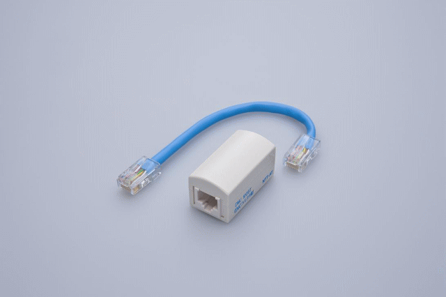 EMCフィルタ内蔵コネクタ　DMJシリーズ　8極8心（1,2,3,6番ピン）-8極8心（1,2,3,6番ピン)  ISDN回線、アナログ回線、LAN等のケーブルを伝わって機器に侵入するノイズを阻止する広帯域コモンモードチョークコイルを内蔵した中継型のモジュラコネクタ