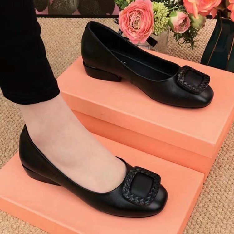 Rakuten - 本革パンプス 本革 スクエアトゥ パンプス レディース 歩きやすい パンプス 走れる スクエアトゥ フラットシューズ 履きやすい ヒール ローファー 疲れにくい ファッション 靴 大人 可愛い オフィス 通勤 婦人靴 22.5cm-25.5cm