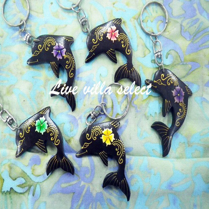 5のつく日はポイント10倍！！★木製ドルフィンキーホルダー★ポーチやカバンに◎ゆうパケット対応で送料無料♪