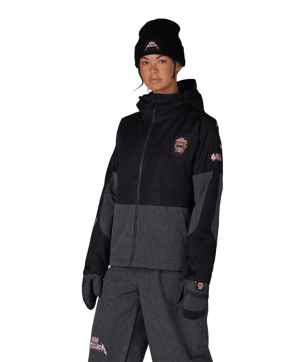 商品について26-27 686 W METALLICA BURNING SKULL INSULATED JACKET スノーボードウェア 日本正規品26-27 686 W METALLICA BURNING SKULL INSULATED JACKETは、METALLICA BURNING SKULLのグラフィックを配した、レディースの中綿入りジャケットです。主な特徴・2レイヤーinfiDRY 10K防水・透湿素材とPFASフリーDWRを採用・infiLOFT中綿をボディと袖へ40g配置・脇下ベンチレーション、YKK Metaluxeフロントジップ、パウダースカート、ヘルメット対応フードを装備こんな方におすすめ強いグラフィックを楽しみつつ、軽い中綿による保温も欲しい方におすすめです。選び方・お手入れ中綿入りのレディースモデルです。重ね着するインナーと肩・腕まわりのゆとりを確認してください。カラー・サイズ・仕様カラー：MetalicaBlackClrblocサイズ：Mブランド：686年式：26-27モデル：W METALLICA BURNING SKULL INSULATED JACKET商品種別：スノーボードウェア検索ワード686 W METALLICA BURNING SKULL INSULATED JACKET スノーボードウェア MetalicaBlackClrbloc M ご購入前に必ずご確認ください 当店の商品ページをご覧いただき、誠にありがとうございます。 安心してお買い物いただくため、ご注文前に下記内容を必ずご確認ください。 ■ 商品画像・カラー・仕様について 本商品は、商品画像・商品説明・メーカー資料・カタログ画像等に基づいて販売しております。 撮影環境やご使用のモニター設定により、実際の商品と色味・質感が異なって見える場合がございます。 また、メーカー都合により、掲載画像と実際にお届けする商品で、デザイン・カラー・仕様・ロゴ位置等が一部変更となる場合がございます。 これらはメーカー正規仕様の範囲内となり、使用に支障のないものについては不良品には該当いたしません。 ■ 在庫について 当店では、実店舗と通販在庫を共有しております。 在庫管理には十分注意しておりますが、ご購入のタイミングによっては売り切れとなる場合がございます。 万が一、在庫切れとなった場合は、代替商品のご提案、またはキャンセルのご連絡をさせていただきます。 ■ 海外ブランド製品について 海外ブランド製品は、製造工程や検品基準の違いにより、軽微な塗装ムラ・表面の点・微細な凹凸・小さな擦れ等が見られる場合がございます。 これらはメーカー基準内の仕様であり、通常使用に支障がないものについては不良品には該当いたしません。 ■ 価格について メーカー希望小売価格は、メーカーサイト・メーカー資料等に基づいて掲載しています。 ■ 展示品・アウトレット・特価商品について 当店では、メーカー希望小売価格より20％以上割引されている商品を「特価商品」として販売しております。 特価商品には、実店舗でのディスプレイ商品、旧モデル、型落ち商品、長期保管品、展示品等が含まれる場合がございます。 そのため、化粧箱や商品本体にキズ・擦れ・汚れ等が見られる場合がございます。 あらかじめ商品の特性をご理解いただいたうえでご注文ください。 ■ 加工作業について WAX加工やバインディング取付け作業を行う場合、作業工程上、専用バイスで商品を固定することがございます。 その際、商品表面に軽微なキズや跡が付く場合がございますが、使用に支障のないものについては不良品には該当いたしません。 ■ 返品・キャンセル・交換について ご注文確定後のキャンセル、内容変更、交換はお受けできません。 「イメージと違う」「サイズが合わない」「色味が思っていたものと違う」「デザインが異なるように感じる」「注文を間違えた」等、お客様都合による返品・交換はお受けしておりません。 商品不良・誤配送を除き、返品・交換はお受けできません。 特価商品、アウトレット商品、展示品、加工済み商品につきましても、お客様都合による返品・交換はお受けできません。 上記内容をご確認・ご了承のうえ、ご注文をお願いいたします。