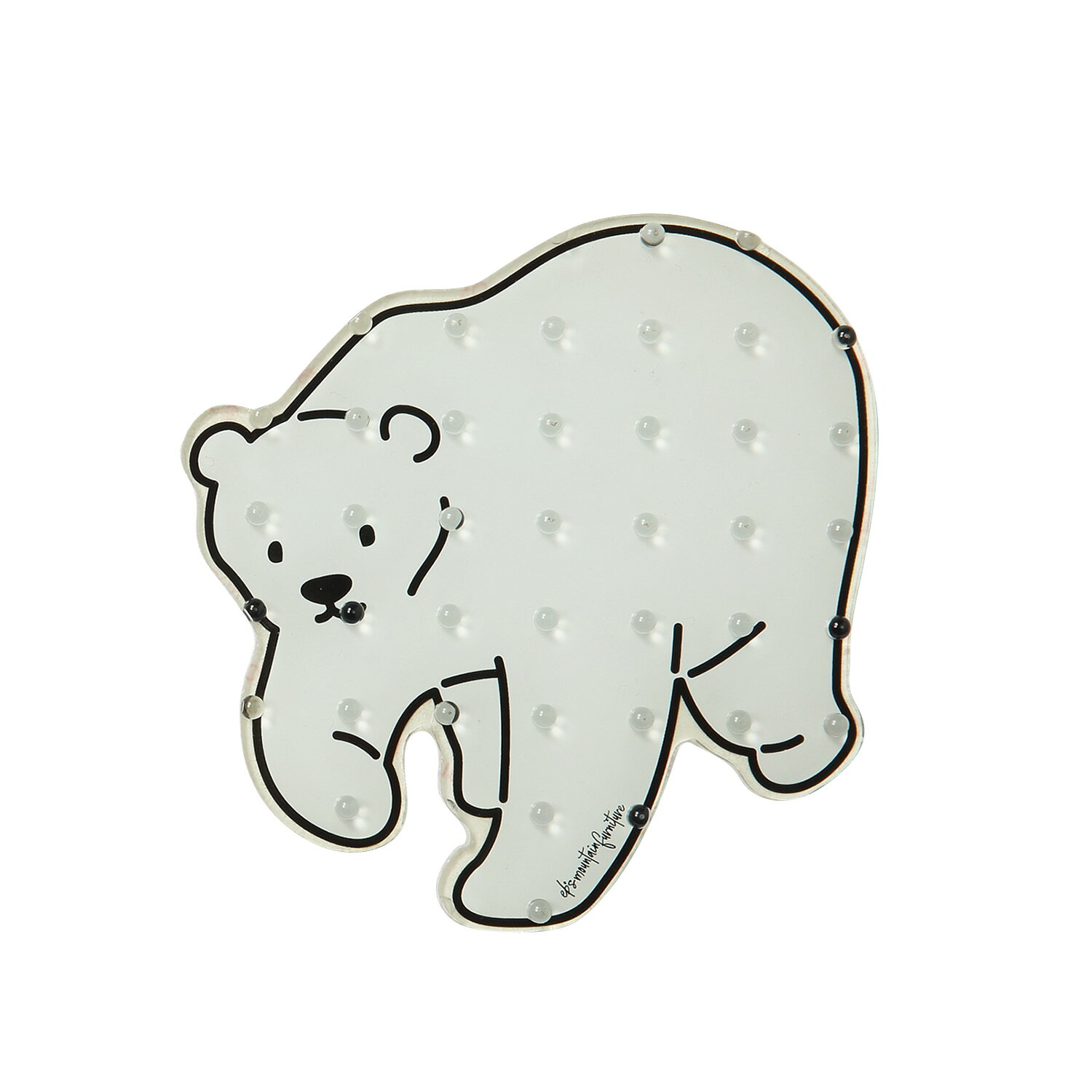 eb’s「STOMP BEAR」は、BEARモチーフでデッキ面を飾りながら、片足操作を補助するスノーボード用デッキパッドです。実用性だけでなくBEARのデザインでボードへ個性を加えたい方に向け、片足操作を補助しながら、ボードへモデル固有のアクセントを加えます。 本体サイズは115×120mmです。雪や低温環境で使うデッキパッド向けのTPU素材を使用しています。BEARをかたどったモデル固有のデザインです。後ろ足を外したスケーティングやリフト乗降時に、ブーツを置く位置のグリップを補助します。 リフトの乗り降りや平地でのスケーティングでは、後ろ足をバインディングから外したままボードを扱います。STOMP BEARは、そのときブーツを置く位置へグリップを加え、片足での取り回しを補助するアイテムです。短い移動を何度も繰り返すゲレンデだからこそ、足を置きやすい配置と、ボードのデザインを生かす見た目の両方にこだわれます。 ご購入前に必ずご確認ください 当店の商品ページをご覧いただき、誠にありがとうございます。 安心してお買い物いただくため、ご注文前に下記内容を必ずご確認ください。 ■ 商品画像・カラー・仕様について 本商品は、商品画像・商品説明・メーカー資料・カタログ画像等に基づいて販売しております。 撮影環境やご使用のモニター設定により、実際の商品と色味・質感が異なって見える場合がございます。 また、メーカー都合により、掲載画像と実際にお届けする商品で、デザイン・カラー・仕様・ロゴ位置等が一部変更となる場合がございます。 これらはメーカー正規仕様の範囲内となり、使用に支障のないものについては不良品には該当いたしません。 ■ 在庫について 当店では、実店舗と通販在庫を共有しております。 在庫管理には十分注意しておりますが、ご購入のタイミングによっては売り切れとなる場合がございます。 万が一、在庫切れとなった場合は、代替商品のご提案、またはキャンセルのご連絡をさせていただきます。 ■ 海外ブランド製品について 海外ブランド製品は、製造工程や検品基準の違いにより、軽微な塗装ムラ・表面の点・微細な凹凸・小さな擦れ等が見られる場合がございます。 これらはメーカー基準内の仕様であり、通常使用に支障がないものについては不良品には該当いたしません。 ■ 価格について メーカー希望小売価格は、メーカーサイト・メーカー資料等に基づいて掲載しています。 ■ 展示品・アウトレット・特価商品について 当店では、メーカー希望小売価格より20％以上割引されている商品を「特価商品」として販売しております。 特価商品には、実店舗でのディスプレイ商品、旧モデル、型落ち商品、長期保管品、展示品等が含まれる場合がございます。 そのため、化粧箱や商品本体にキズ・擦れ・汚れ等が見られる場合がございます。 あらかじめ商品の特性をご理解いただいたうえでご注文ください。 ■ 加工作業について WAX加工やバインディング取付け作業を行う場合、作業工程上、専用バイスで商品を固定することがございます。 その際、商品表面に軽微なキズや跡が付く場合がございますが、使用に支障のないものについては不良品には該当いたしません。 ■ 返品・キャンセル・交換について ご注文確定後のキャンセル、内容変更、交換はお受けできません。 「イメージと違う」「サイズが合わない」「色味が思っていたものと違う」「デザインが異なるように感じる」「注文を間違えた」等、お客様都合による返品・交換はお受けしておりません。 商品不良・誤配送を除き、返品・交換はお受けできません。 特価商品、アウトレット商品、展示品、加工済み商品につきましても、お客様都合による返品・交換はお受けできません。 上記内容をご確認・ご了承のうえ、ご注文をお願いいたします。