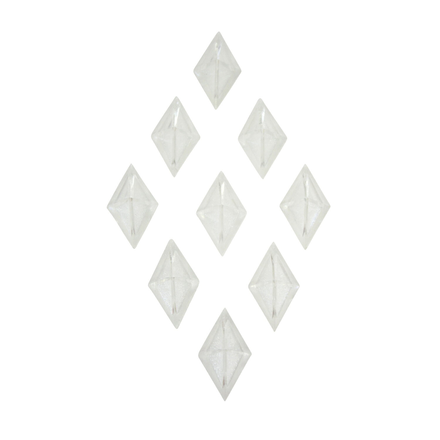 ■ 商品について eb's CLEAR DIAMONDは、片足での移動やリフト降車時に後ろ足を置きやすくするスノーボード用デッキパッドです。デザインを楽しみながら、ブーツを置く位置の目印として使えます。 【商品情報】 シーズン：26-27 商品名：CLEAR DIAMOND カラー：Clear サイズ：ワンサイズ 商品コード／JAN：4525822183442 スマレジ品番：27ebs03146clr010 デッキパッドは、リフト降車や片足での移動時に後ろ足を置く目印となり、ブーツ底の滑りを抑えやすくするアクセサリーです。ボードのデザインに合わせたカスタムも楽しめます。 貼り付け前にボード表面の水分、油分、汚れを落とし、十分に乾燥させてください。位置を決めてから全体を均等に押し付け、接着が安定してから使用してください。 【カラー・仕様について】 撮影環境や表示画面の設定により、実物と色味や質感が異なって見える場合があります。メーカーの生産時期により、使用に支障のない範囲でロゴ位置や細部の仕様が変更される場合があります。 【在庫について】 実店舗と通販で在庫を共有しています。反映の時間差により売り切れとなる場合は、速やかにご案内します。商品名、カラー、サイズ、商品コードをご確認のうえご注文ください。 【ご使用前の確認】 初回使用前に、破損や縫製不良、部品の緩みがないかを確認してください。使用後は雪や水分、汚れを落とし、直射日光や高温を避けて十分に乾燥させてから保管してください。 商品画像と選択中のカラー・サイズが一致していることを確認してからご注文ください。 雪山へ持ち出す前に、使用方法と各部の状態を確認し、安全に配慮してお使いください。 【カラー・サイズ】カラー：Clear／サイズ：ワンサイズ。選択内容と表示在庫をご確認のうえご注文ください。 ■ 検索ワード 26-27 eb's EBS エビス CLEAR DIAMOND DeckPad スノーボード スキー 雪山 ご購入前に必ずご確認ください 当店の商品ページをご覧いただき、誠にありがとうございます。 安心してお買い物いただくため、ご注文前に下記内容を必ずご確認ください。 ■ 商品画像・カラー・仕様について 本商品は、商品画像・商品説明・メーカー資料・カタログ画像等に基づいて販売しております。 撮影環境やご使用のモニター設定により、実際の商品と色味・質感が異なって見える場合がございます。 また、メーカー都合により、掲載画像と実際にお届けする商品で、デザイン・カラー・仕様・ロゴ位置等が一部変更となる場合がございます。 これらはメーカー正規仕様の範囲内となり、使用に支障のないものについては不良品には該当いたしません。 ■ 在庫について 当店では、実店舗と通販在庫を共有しております。 在庫管理には十分注意しておりますが、ご購入のタイミングによっては売り切れとなる場合がございます。 万が一、在庫切れとなった場合は、代替商品のご提案、またはキャンセルのご連絡をさせていただきます。 ■ 海外ブランド製品について 海外ブランド製品は、製造工程や検品基準の違いにより、軽微な塗装ムラ・表面の点・微細な凹凸・小さな擦れ等が見られる場合がございます。 これらはメーカー基準内の仕様であり、通常使用に支障がないものについては不良品には該当いたしません。 ■ 価格について メーカー希望小売価格は、メーカーサイト・メーカー資料等に基づいて掲載しています。 ■ 展示品・アウトレット・特価商品について 当店では、メーカー希望小売価格より20％以上割引されている商品を「特価商品」として販売しております。 特価商品には、実店舗でのディスプレイ商品、旧モデル、型落ち商品、長期保管品、展示品等が含まれる場合がございます。 そのため、化粧箱や商品本体にキズ・擦れ・汚れ等が見られる場合がございます。 あらかじめ商品の特性をご理解いただいたうえでご注文ください。 ■ 加工作業について WAX加工やバインディング取付け作業を行う場合、作業工程上、専用バイスで商品を固定することがございます。 その際、商品表面に軽微なキズや跡が付く場合がございますが、使用に支障のないものについては不良品には該当いたしません。 ■ 返品・キャンセル・交換について ご注文確定後のキャンセル、内容変更、交換はお受けできません。 「イメージと違う」「サイズが合わない」「色味が思っていたものと違う」「デザインが異なるように感じる」「注文を間違えた」等、お客様都合による返品・交換はお受けしておりません。 商品不良・誤配送を除き、返品・交換はお受けできません。 特価商品、アウトレット商品、展示品、加工済み商品につきましても、お客様都合による返品・交換はお受けできません。 上記内容をご確認・ご了承のうえ、ご注文をお願いいたします。