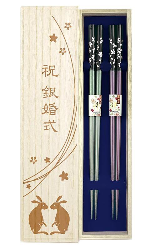 乐天商城 - 夫婦箸 【食洗銀舞桜（緑・紫）】 食洗機対応 デザイン桐箱・ラッピング付き 銀婚式 銀婚祝い 銀婚 夫婦 両親 結婚記念日 結婚25年 結婚25周年 プレゼント ギフト 贈り物 ふうふ め