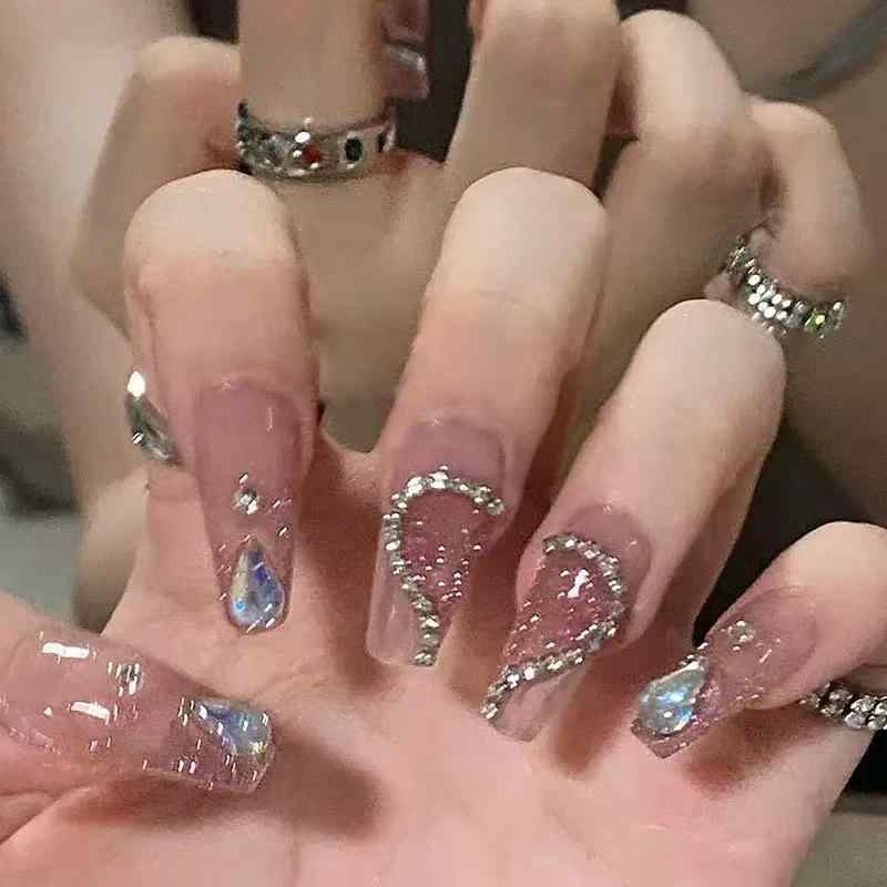ネイルチップ レディース つけ爪 付け爪 ネイルアート用品 キラキラ ハートデザイン グラデーション 接着剤不要 取り外し可能 ネイルアート アクセサリー 爪装飾 高級感 華やか おしゃれ 大人かわいい 普段使い お呼ばれ パーティー イベント デート
