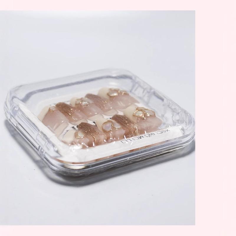 ネイル用品 収納ケース ネイルチップ用 ケース プラスチック 透明 ボックス 持ち運び 携帯 便利 おしゃれ 整理整頓 小物入れ パーツ入れ アクセサリーボックス プラスサイズ 収納術 卓上 クリア 大容量 シンプル 蓋付き 軽量 コンパクト 多機能 収