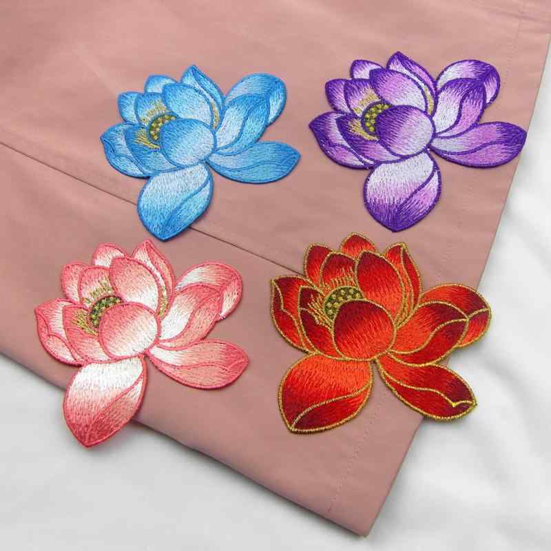 刺繍パッチ 蓮の花 モチーフ 布アップリケ 舞台衣装 太極拳服 レトロ劇装 補助素材 縫製用 装飾パーツ 布地補丁 伝統衣装 アクセサリー 手工芸 要素・主な素材: 綿100%・カテゴリ: 靴帽・カラー展開: 青.紫.ピンク.赤・サイズ展開: 大.中.小
