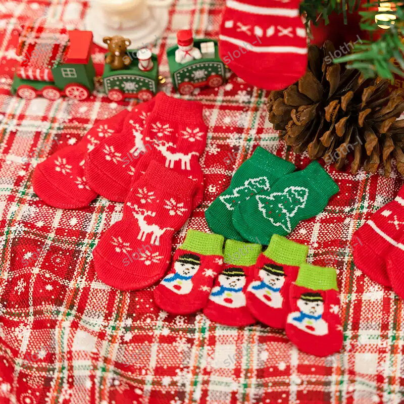 スロスらいふのクリスマス ストッキング 犬 靴下 滑り止め 老犬 ハイソックス レッド S-XLサイズ 4個セット 肉球保護 汚れ防止 災害 保護 介護 リハビリ 怪我 防寒 小型犬 中型犬 大型犬 猫 メール便 暖かい 犬の靴下 ソックス くつした 滑り予防 ホリデーギフト お祝いのギフト 送料無料｜アングル2
