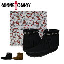 【割引クーポン配布中】 ミネトンカ MINNETONKA HELLO KITTY Fringe Boot フリンジスエードモカシン Moccasin サイドジップブーツ 【バーゲン】