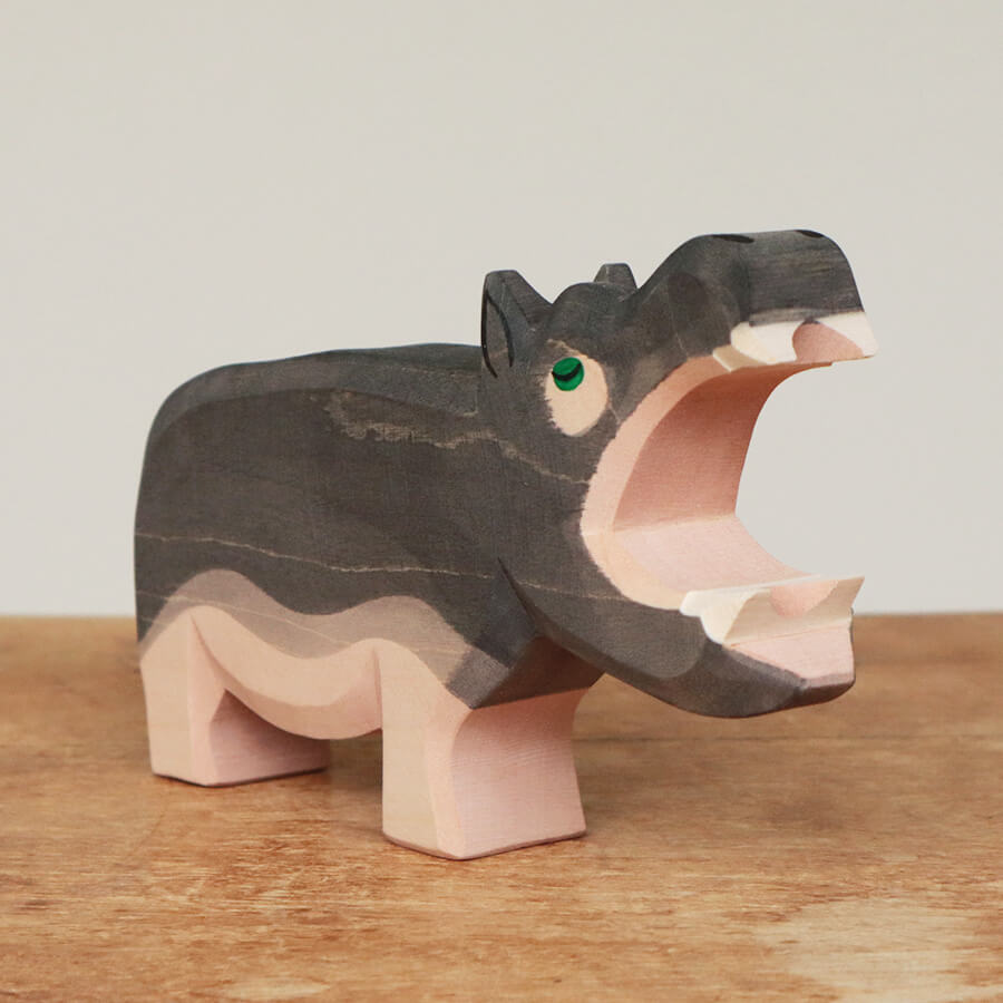 Ostheimer オストハイマー 木製 フィギュア カバ オブジェ インテリア おしゃれ 雑貨 おもちゃ 人形遊び かわいい シュタイナー