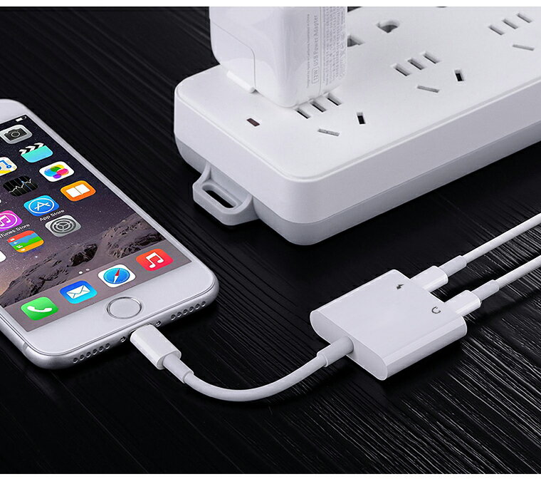 送料無料iOS12対応iPhoneイヤホン変換アダプタ