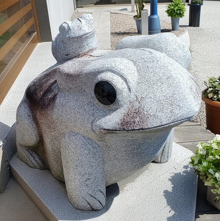 【重量物商品】【営業所渡し】【縁起物】カエル(御影石)BIG「子1匹」玉砂利や庭石の上にピッタリです♪【カエルの置物】【玉砂利】【石のカエル】【カエル】【かえるの置物】【庭 カエル】 2