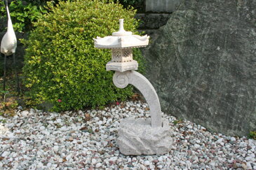 【送料無料】蘭渓灯篭(1尺)【錆び石】玉砂利の上などに飾って頂くとより一層引き立ちます♪