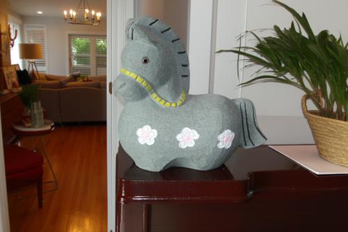 【送料無料】【馬の置物】【グレー】「馬」の彫刻品【5】2026年干支の置物はいかがでしょうか？