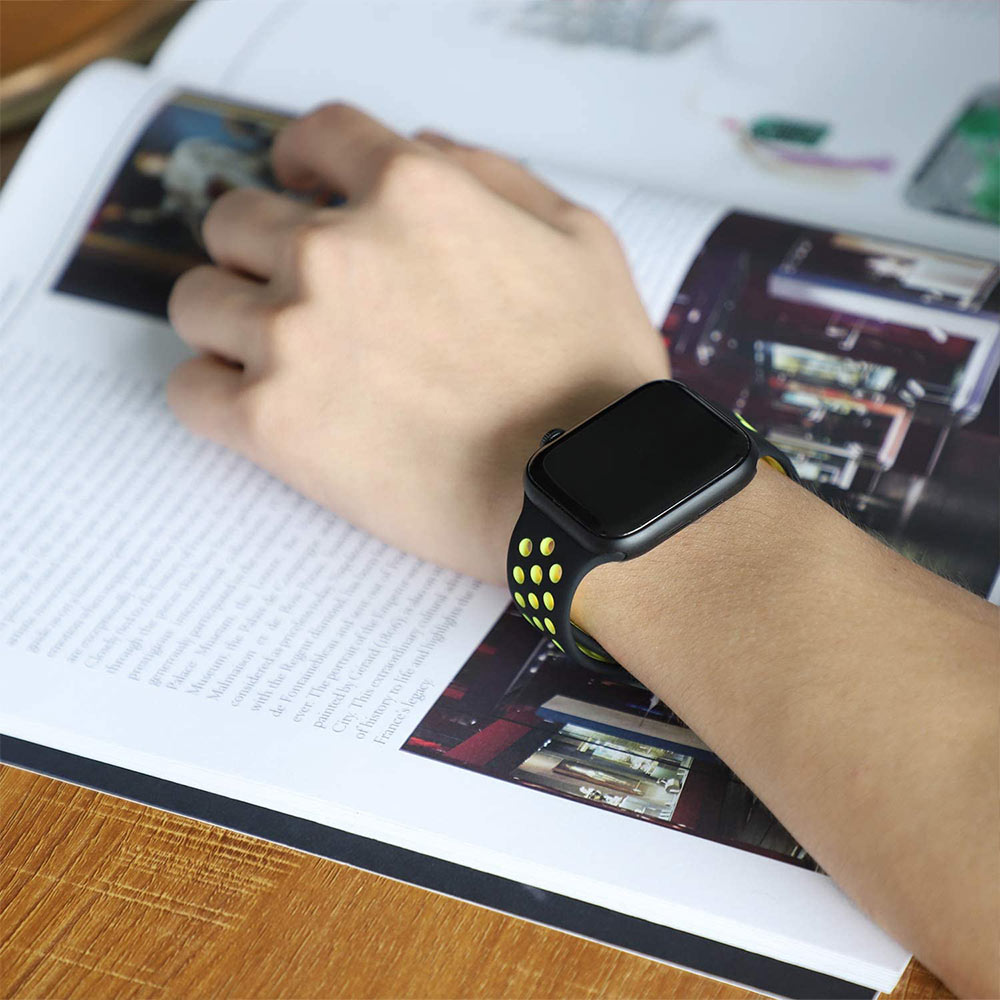日本未発売 iLish アイリッシュ シリコン ベルト Apple Watch 9/8/7/6/5/4/3/2/1/SE/Ultra2/Ultra 38/40/41mm 42/44/45/49mm 対応 スポーツ バンド ブラックベース バンドサイズM/L 全8色
