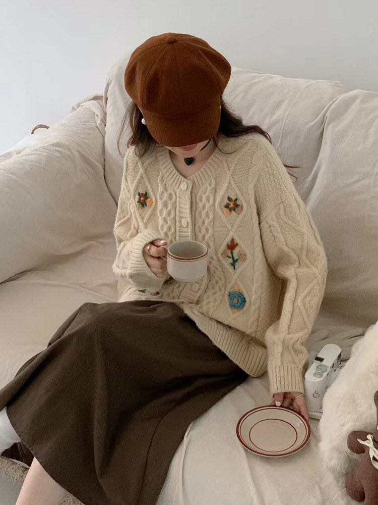 【GW限定15％OFFクーポン有】セーター 秋冬 ヴィンテージ 森ガール 刺繍 スウェット ゆったり カジュアル クルーネック ニット カーディガン