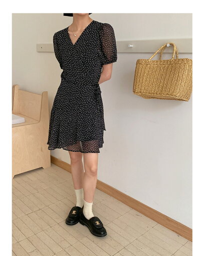 【最大2000円OFFクーポン有】フラワー ワンピース 夏 レディース Vネック シフォン 花柄 ドレープ Aライン ウエストマーク おしゃれ かわいい ショッピング ルームウェア 旅行用 秋 【最大2000円OFFクーポン有】フラワー ワンピース 夏 レディース Vネック シフォン 花柄 ドレープ Aライン ウエストマーク おしゃれ かわいい ショッピング ルームウェア 旅行用 秋