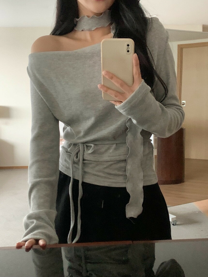 SS値引き＆最大2000円まとめクーポン！Tシャツ 長袖 ホルターネック 配色切り替え オープンショルダー スリム効果 レトロ 高級感 レディース