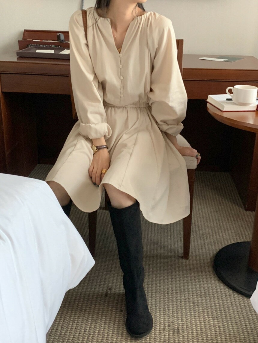 【最大2000円まとめクーポン利用可】エレガント ワンピース Vネック パフスリーブ ウエストマーク シェルボタン フェミニン 春着