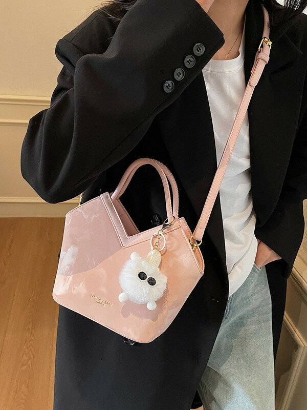 大容量 バッグ レディース 新作 カジュアル 斜め掛け トートバッグ 通勤用 おしゃれ 収納力抜群 旅行用 ショルダーバッグ 皮革素材 軽量 風合い良い 少数民族デザイン